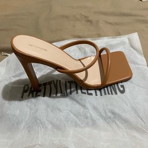 NEVER WORN. Pretty Little Thing, size 8 - wide fit